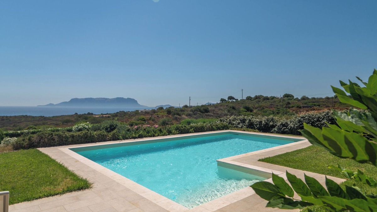 Golfo Aranci Villa | Villa 'Francesca' with Sea View, Wi-Fi and Air Conditioning