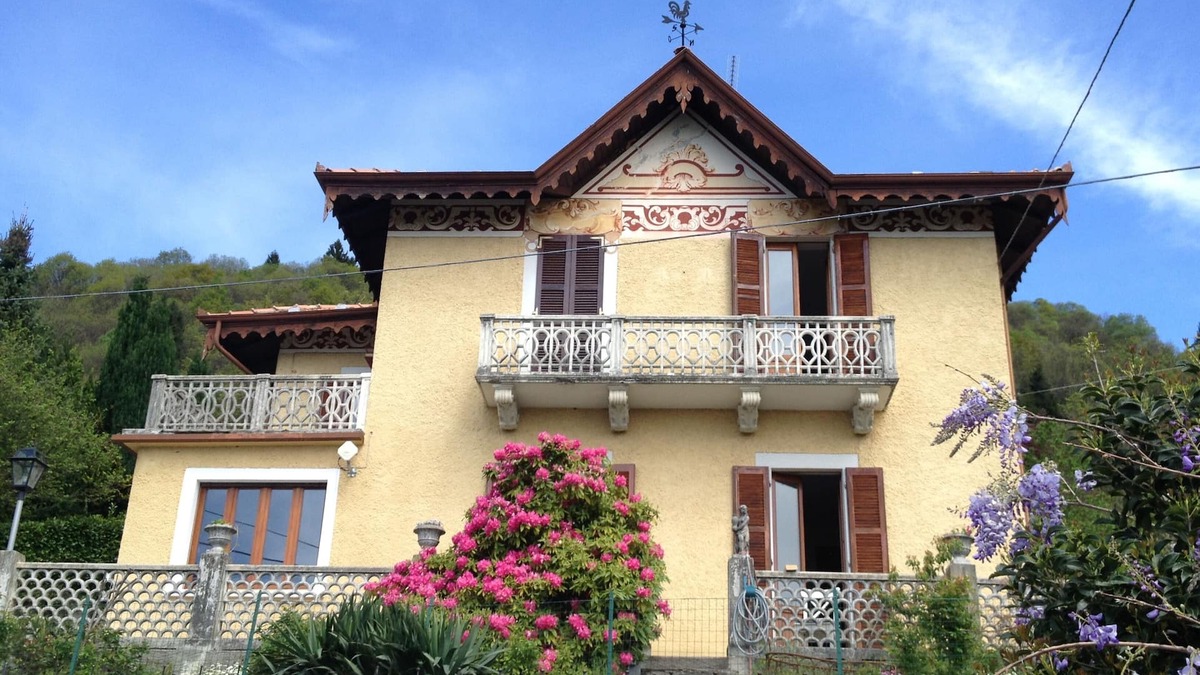 Trarego House | Villa from 1900: spectacular lake view, sunny terrace, water bed and jacuzzi