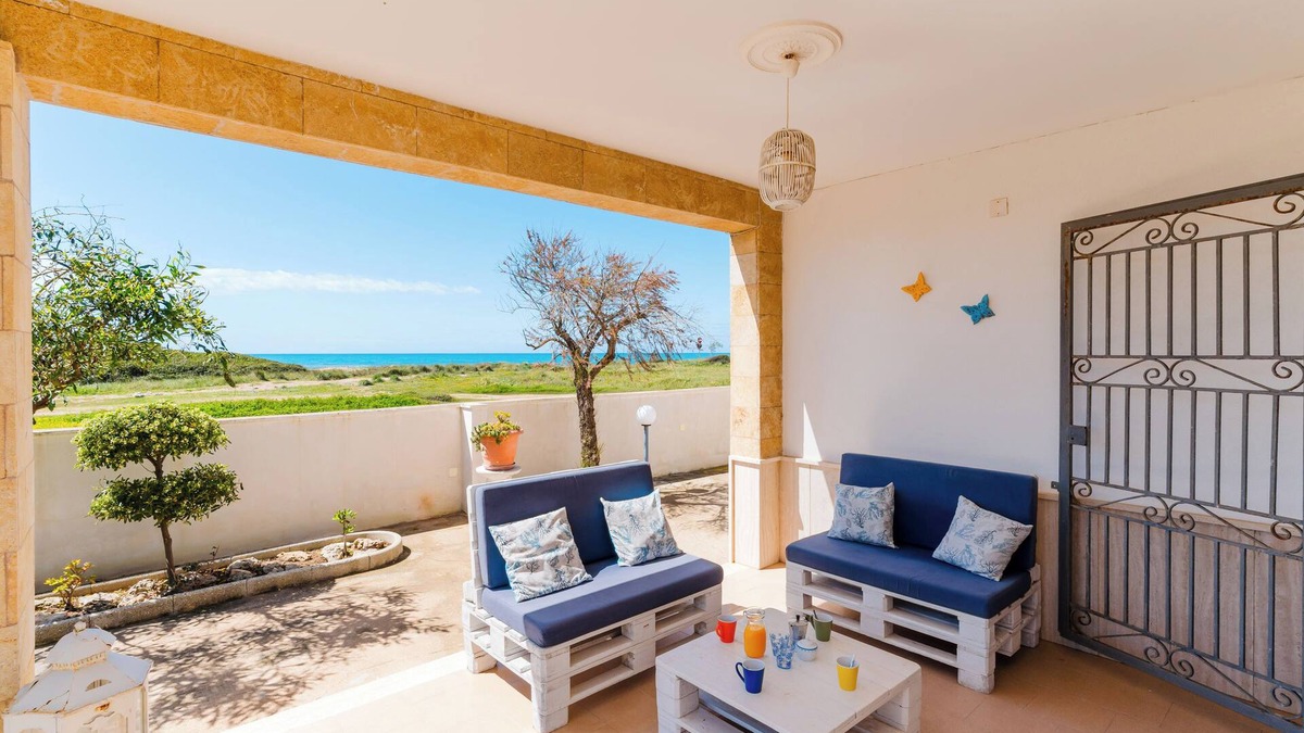 Punta Prosciutto Villa | Villa 'Fronte Mare Raffaele' with sea view, private terrace and air conditioning