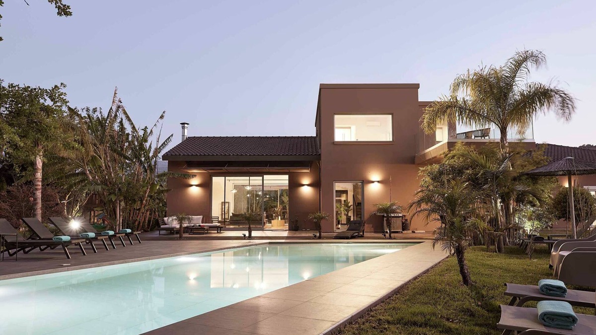 Alikianos Villa | Villa Fuerte I Free 2 7-seater Minivans, Private *Heated pool