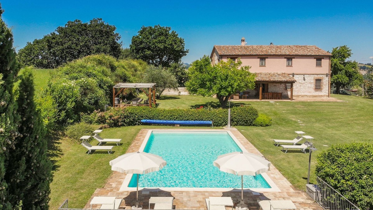 Arcevia Villa | Villa Fufi, refined country house with heated pool near Arcevia, in the quiet of Marche countryside