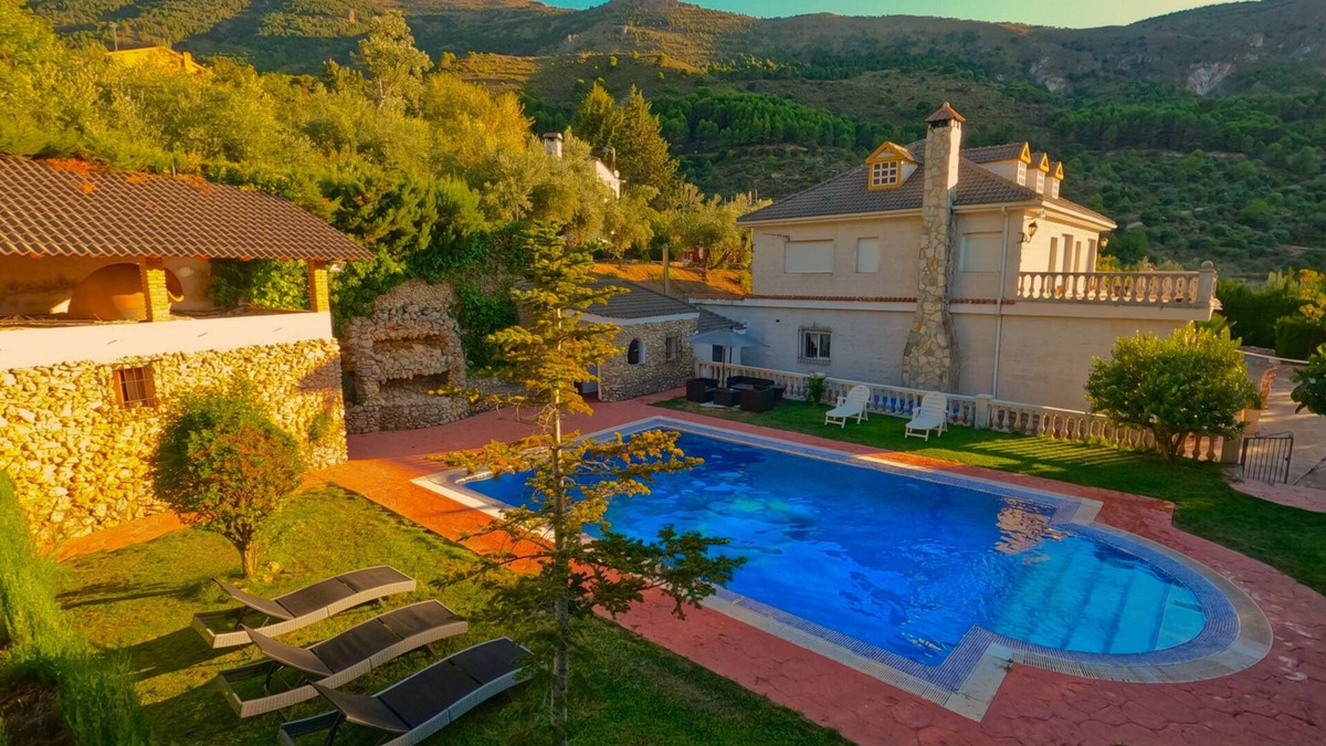 Los Villares Cottage | Villa Fuji private pool nature and relaxation.