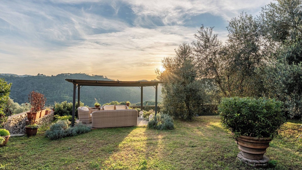 Lucca Villa | Villa 'Gabriella' with Private Garden, Balcony and Wi-Fi
