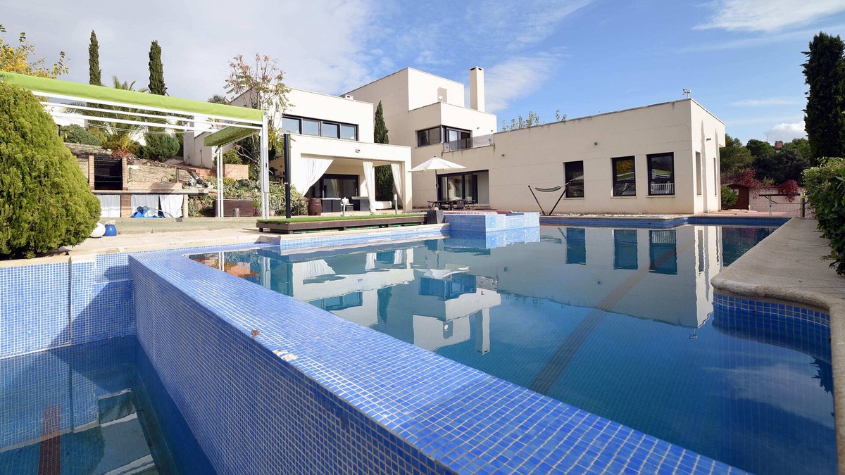 Province of Toledo Villa | Villa Galiana by Florentia Homes. Near downtown Toledo and Pui du Fou