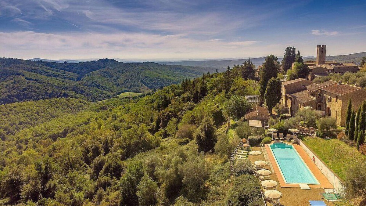 San Vincenti Villa | Villa Gallonero: A spacious age-old farm house surrounded by the greenery, with Free WI-FI.