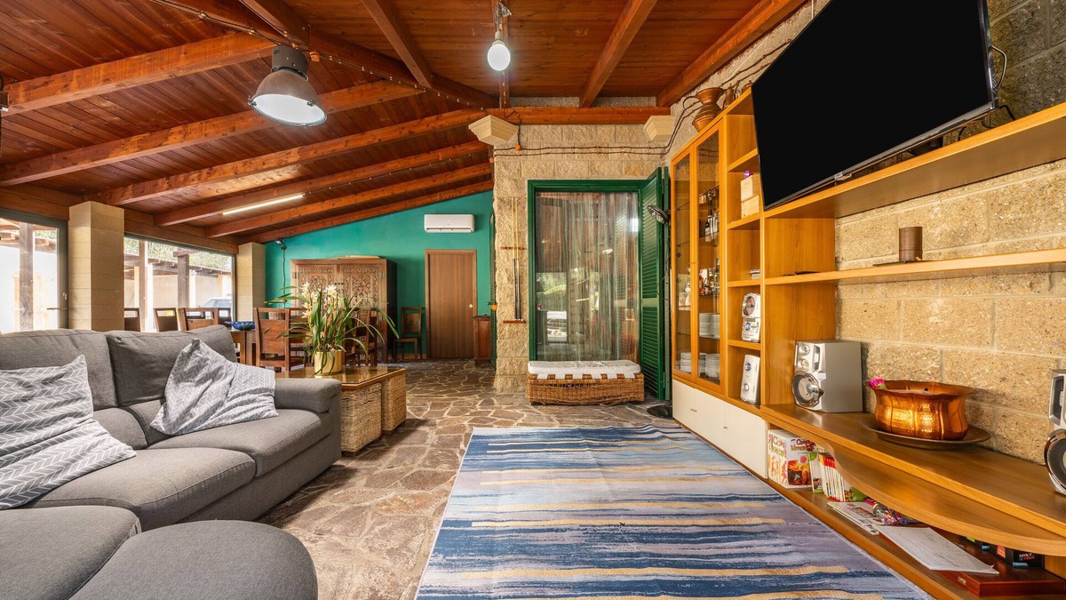 Perdaxius Villa | Villa 'Gambula' with Mountain View, Wi-Fi and Air Conditioning