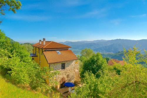 Podenzana House | Villa Garibaldino