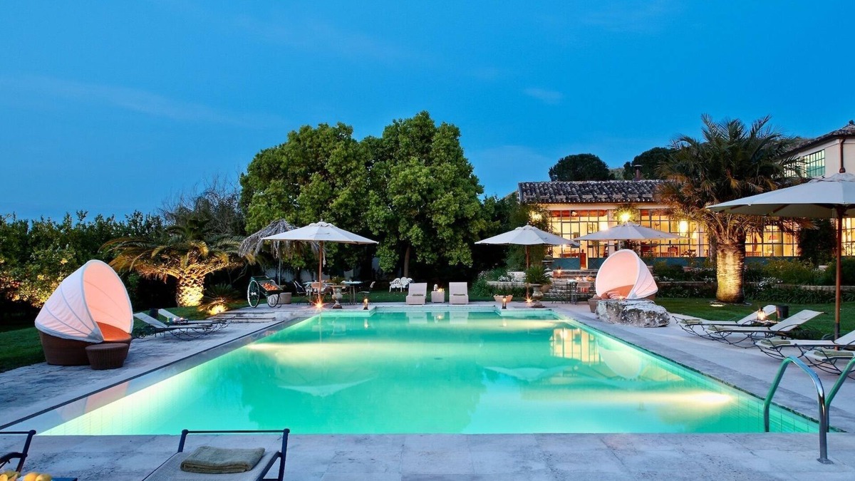 Lentini Villa | VILLA GIARDINI - Eight Bedroom Villa, Sleeps 20