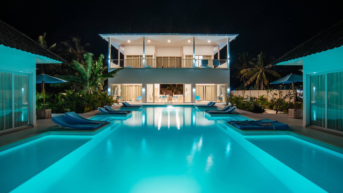 Gili Trawangan Villa | Villa-Gili-Bali-Beach - 14-16 people - beachfront - 500 m2-7 rooms + 5 bathrooms