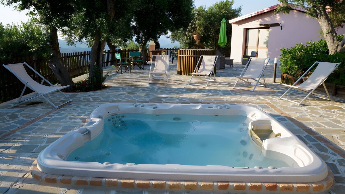 Stella Cilento Villa | Villa 'Ginestra Con Jacuzzi' with Mountain View, Wi-Fi and Air Conditioning