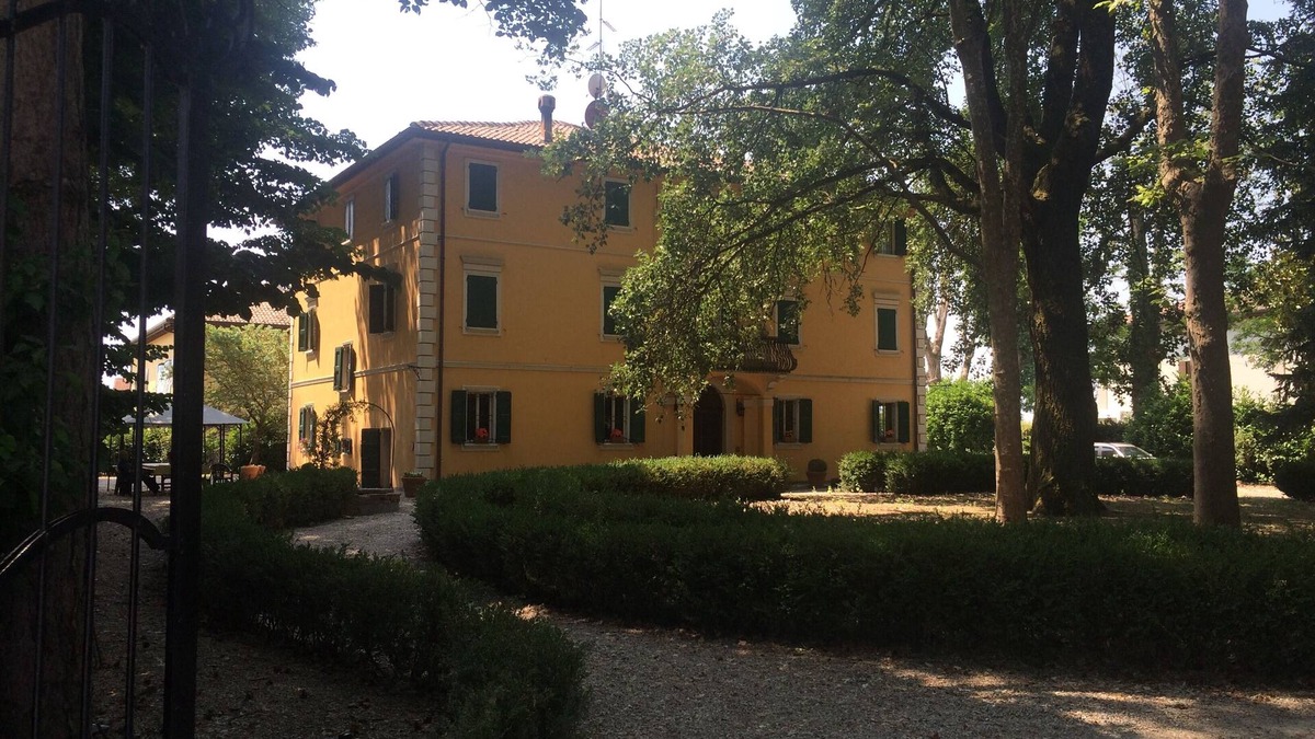 San Giorgio di Piano Villa | Villa Gioia immersed in the quiet countryside of Bologna