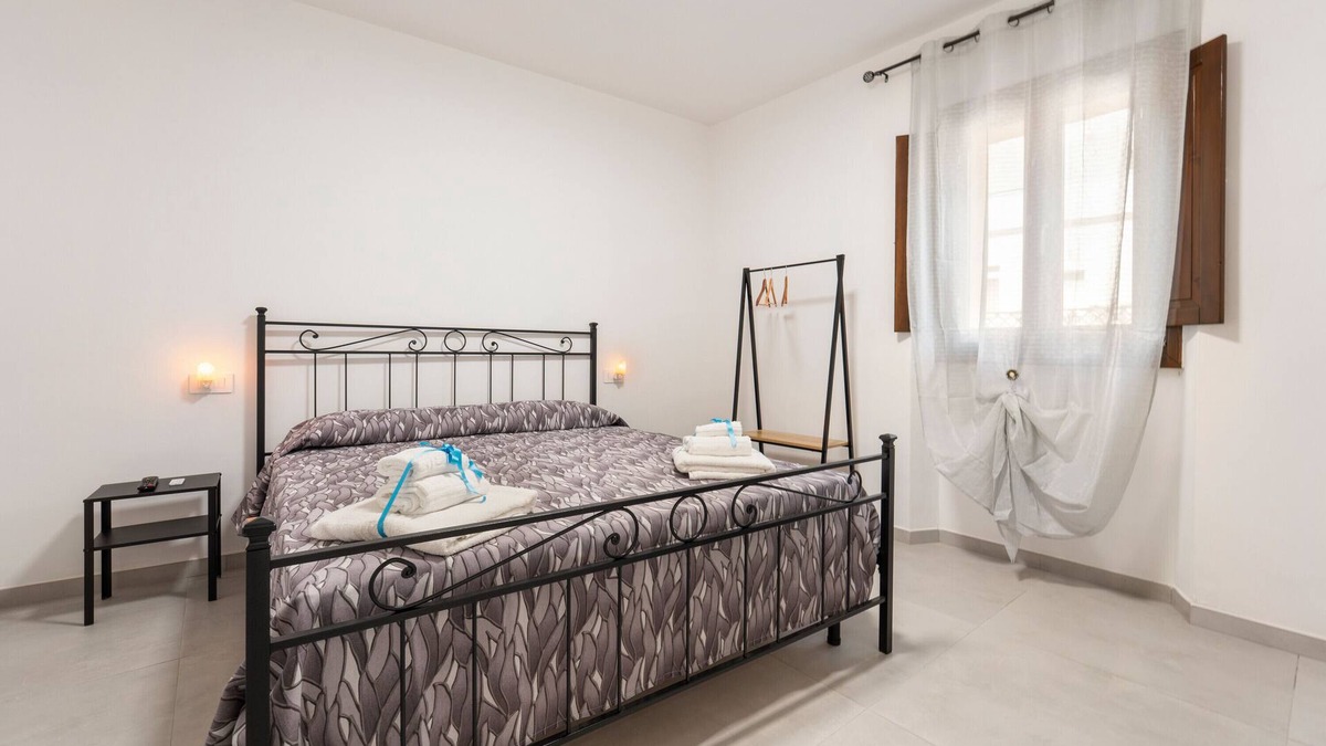 Guspini Apartment | Villa Giovia: double room 1