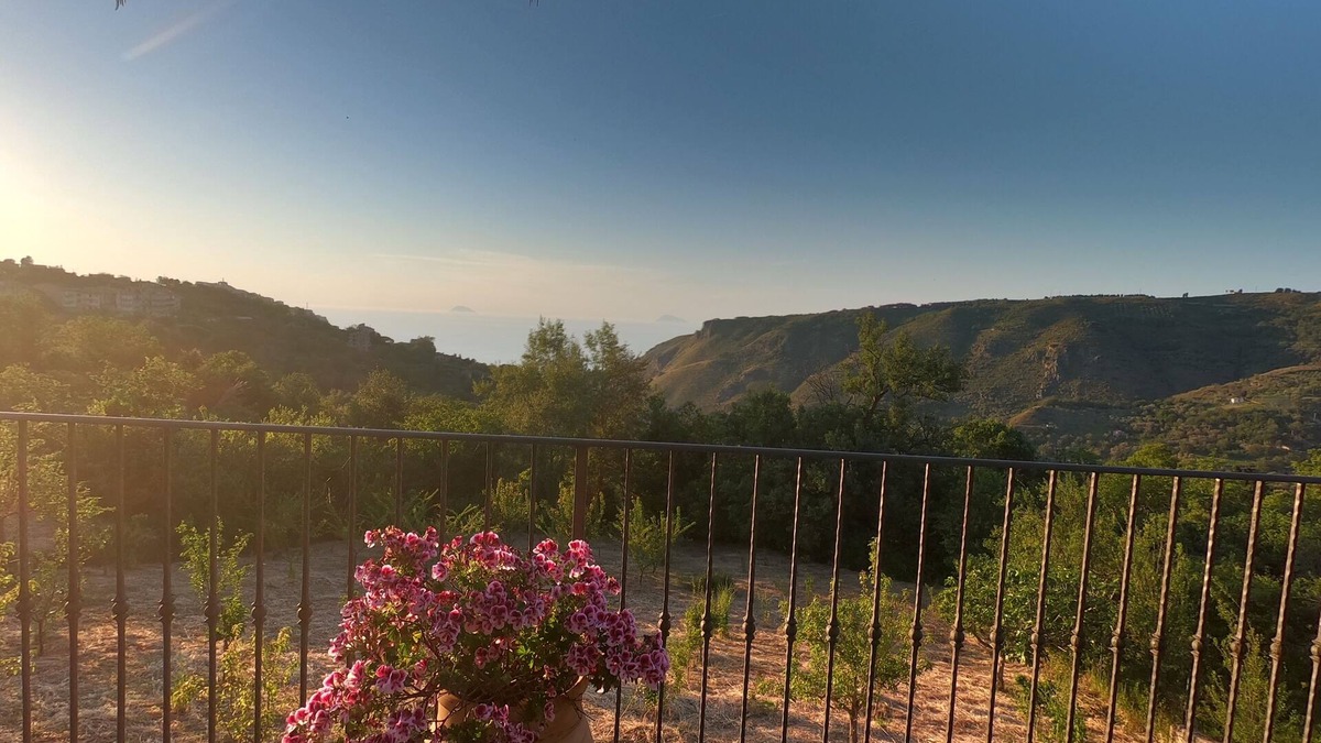 San Marco d'Alunzio Villa | Villa Gisella: Panoramic View and Private Pool