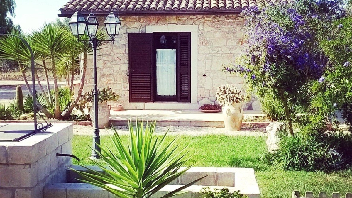 Syracuse Villa | VILLA GIUSY. SICILIAN VILLA LARGE PRIVATE POOL