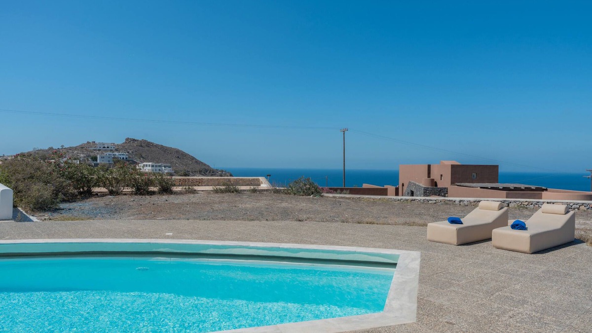 Akrotiri Villa | Villa 'Golden Horizon' with Sea View, Wi-Fi and Air Conditioning