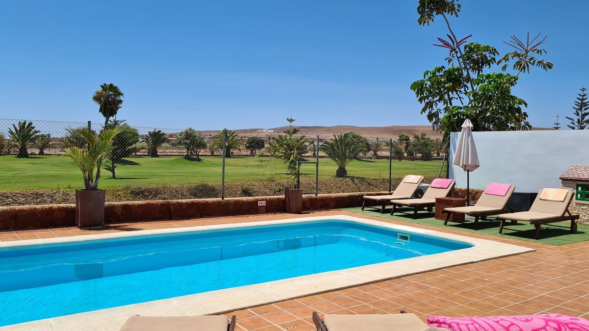 Caleta de Fuste Villa | Villa Grace - 5 star family friendly licensed villa with private pool