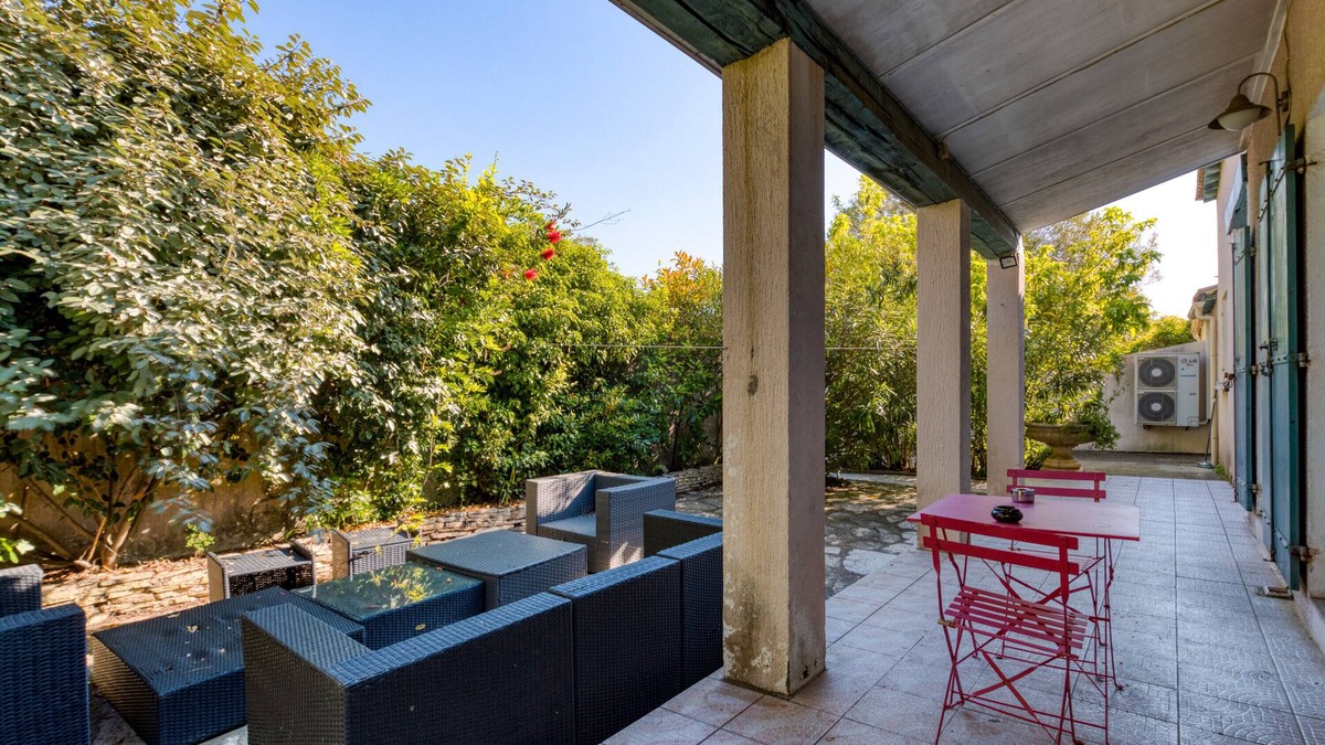 La Grande-Motte Villa | Villa 'Grande' with Private Terrace, Private Garden and Wi-Fi