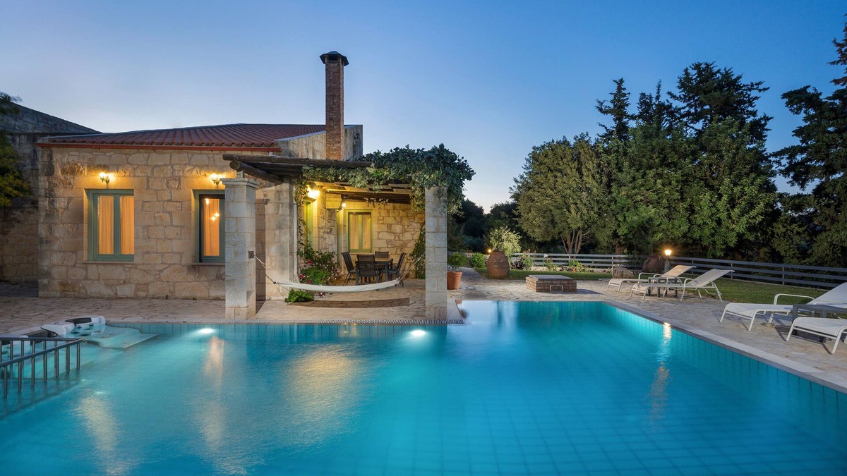 Maza Villa | Villa Grego, Heated Pool & Jet-Tub, Garden, Absolut Privacy