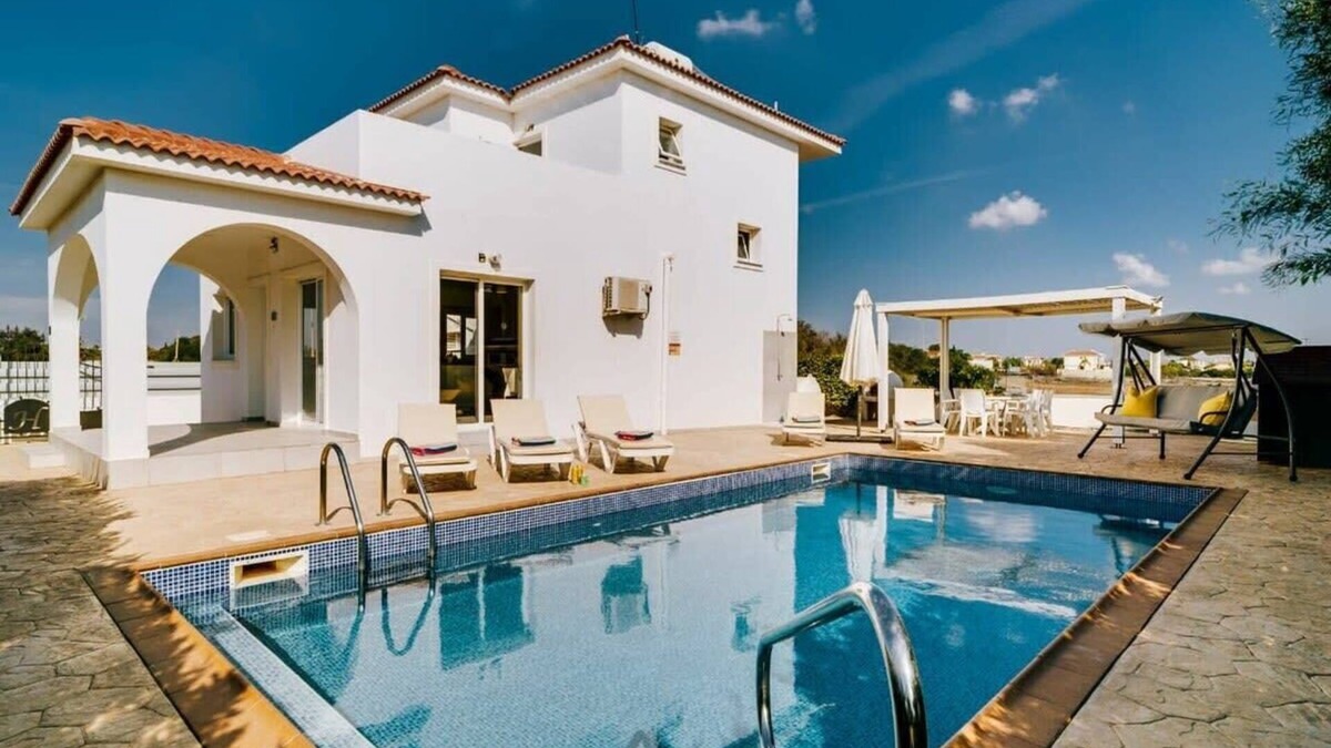 Ayia Napa Villa | Villa Hara Summary: D