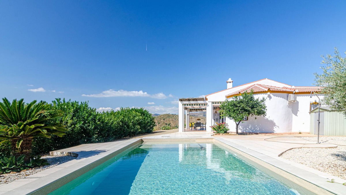 Moclinejo Villa | Villa Heidelberg - Geräumiges Ferienhaus mit Pool, Ruhiger Lage und Ausblick