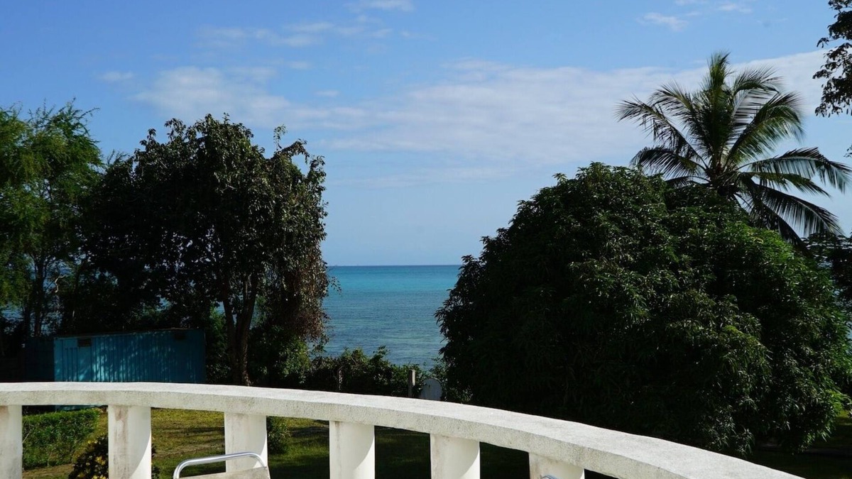 Chukwani Villa | Villa Heidi with Pool at Beachfront Chukwani