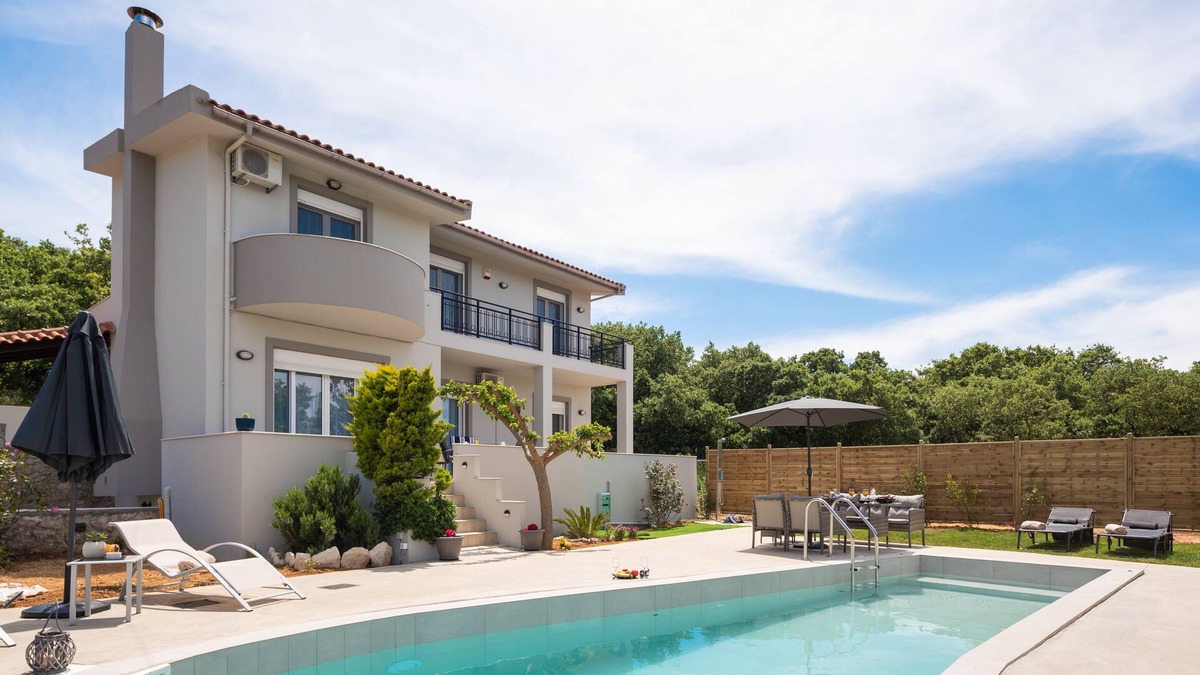 Monopari Villa | Villa Hercules Refreshing Pool & Hydromassage