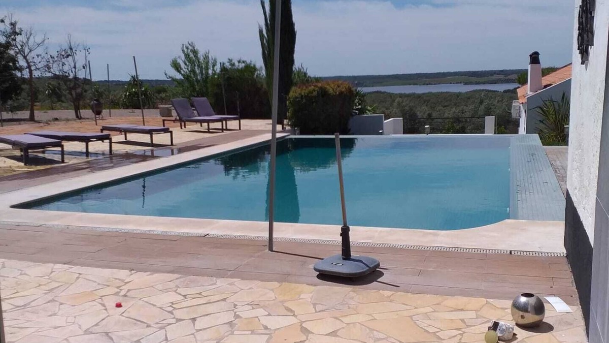 Avis Villa | Villa "Herdade Fonte Ferreira - Azeite" with Lake View, Pool, A/C, Wi-Fi & Balcony
