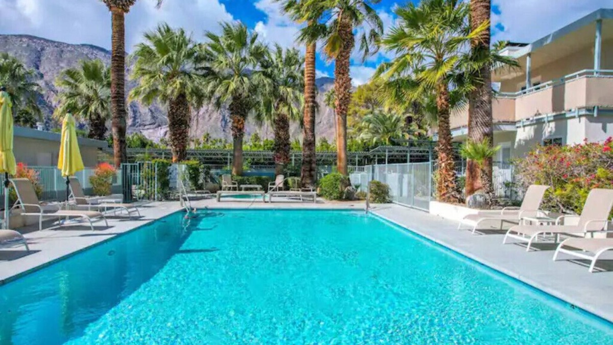 Old Las Palmas Condo | Villa Hermosa Getaway-Walk to Downtown