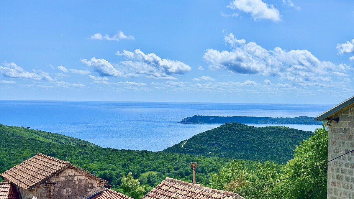 Klinci Villa | Villa HESTIA-Spacious 2-storey villa with 4 bedrooms, 2 bathrooms,a full kitchen
