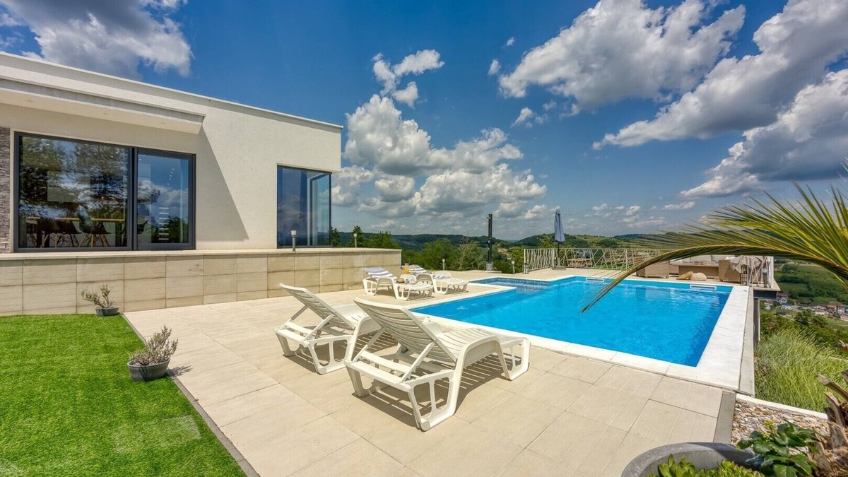 Bosanska Krupa Villa | Villa Hills with Private Pool
