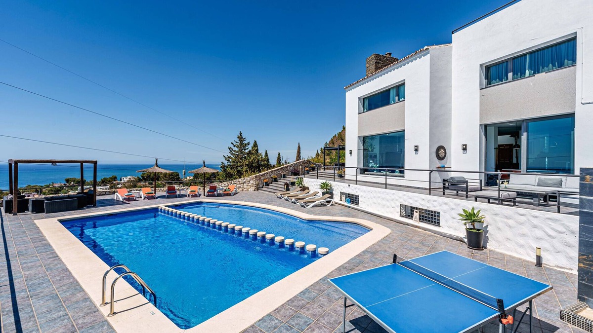 Benalmadena Villa | Villa 'Holivista' with Sea View, Wi-Fi and Air Conditioning