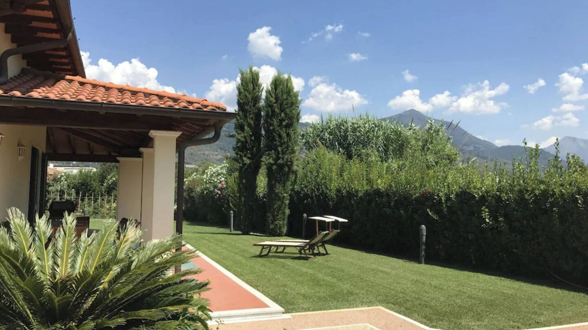 Pietrasanta Villa | Villa Iana - villa with garden located between Pietrasanta & Versilia beaches