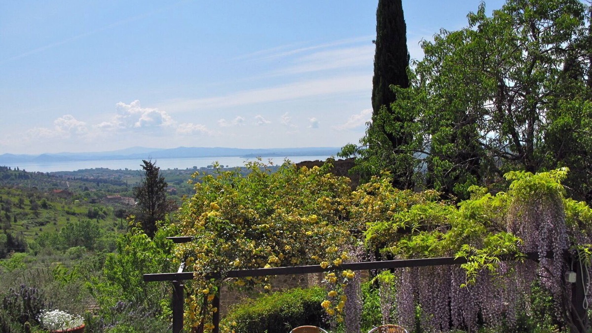 Tuoro sul Trasimeno House | Villa: Idylle on the hill above the Lago Trasimeno, border Umbria-Tuscany