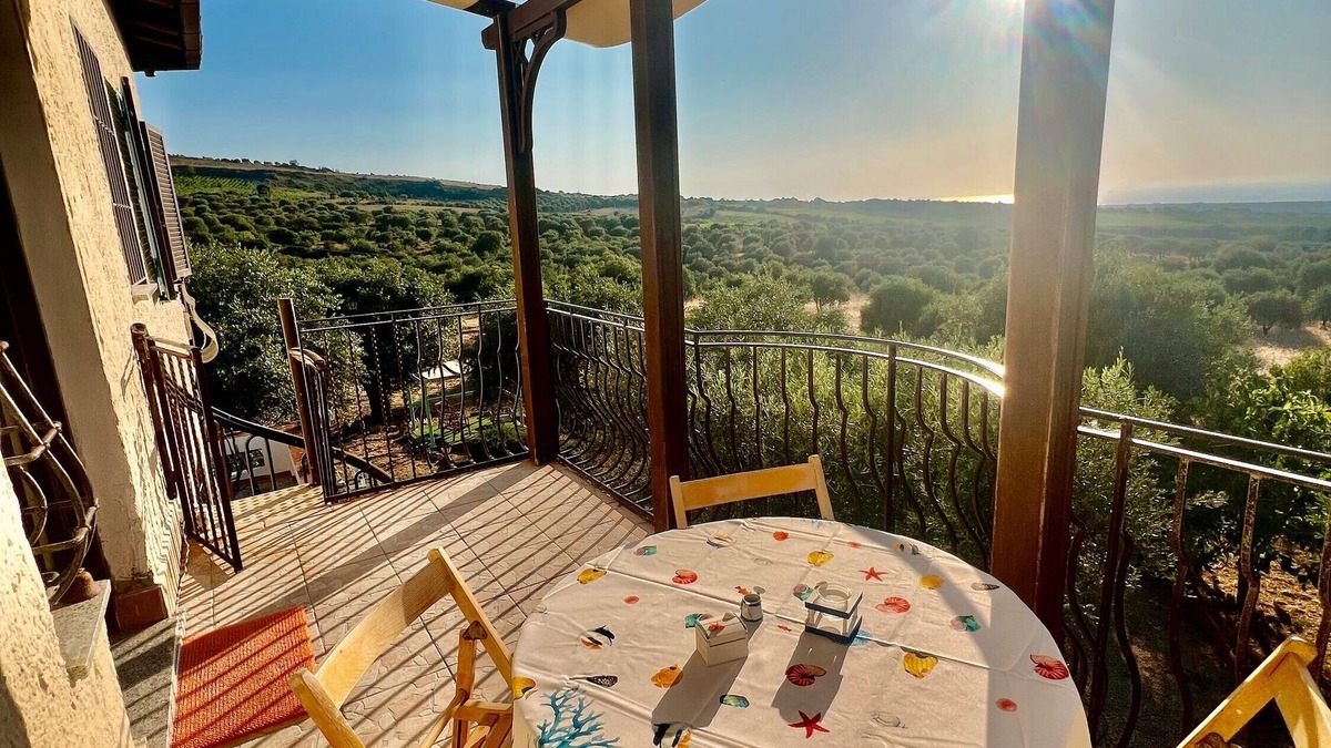 Sorso Villa | Villa 'Il Giglio Rosa' with Sea View, Private Terrace and Private Garden