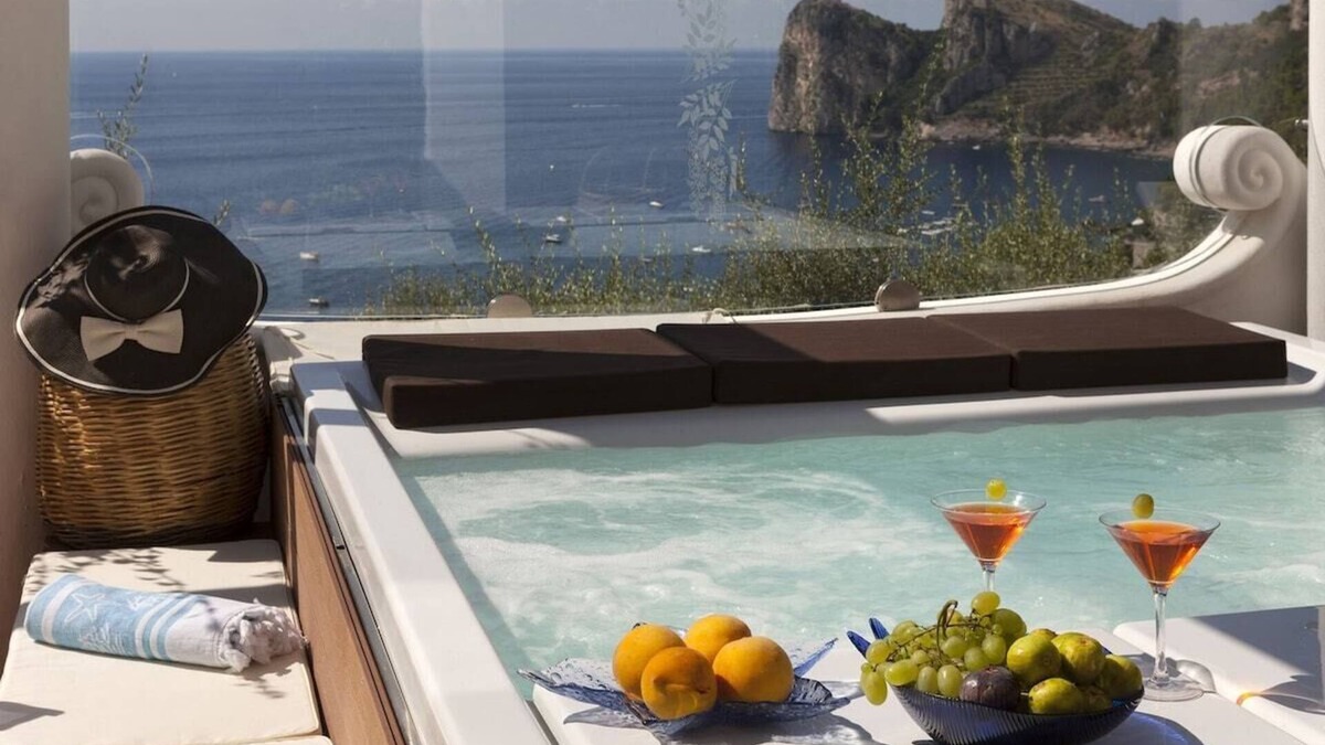 Sirenuse Villa | Villa il Glicine luxury stay on the sea