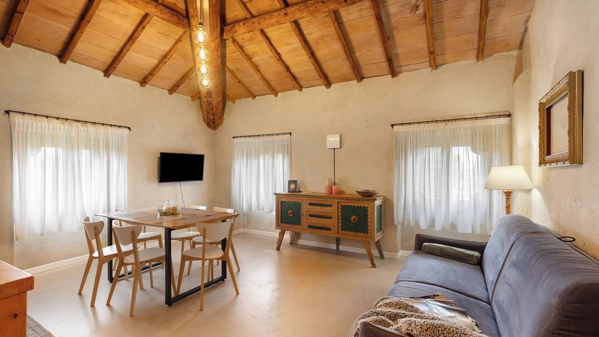 Valeggio sul Mincio Villa | Villa 'Il Bozzolo Boutique Apt Magnolia' where Relaxation meets Design