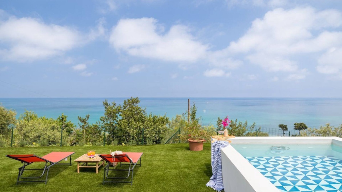Sant'Ambrogio Villa | Villa Il Mirto by DomuSicily