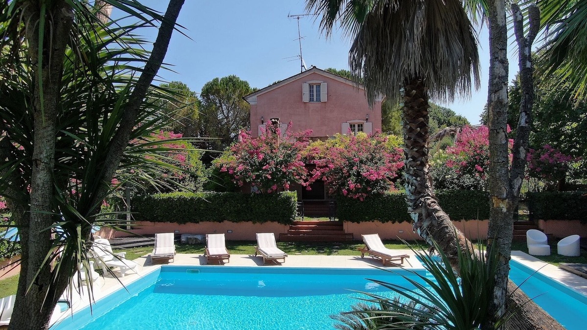 Corridonia Villa | Villa Il Querceto, for 20 people, 6 bedrooms, private pool, near the sea