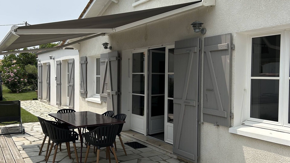 Saint-Pierre-d'Oleron Villa | Villa Ile D'Oléron Rentals in the village of BIROIRE