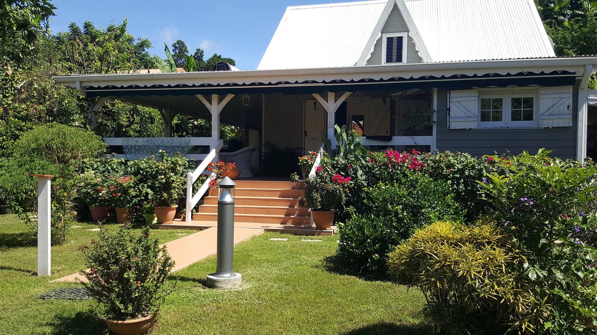 Le Carbet House | VILLA IN A GREEN GARDEN OR QUIET DOMIN E