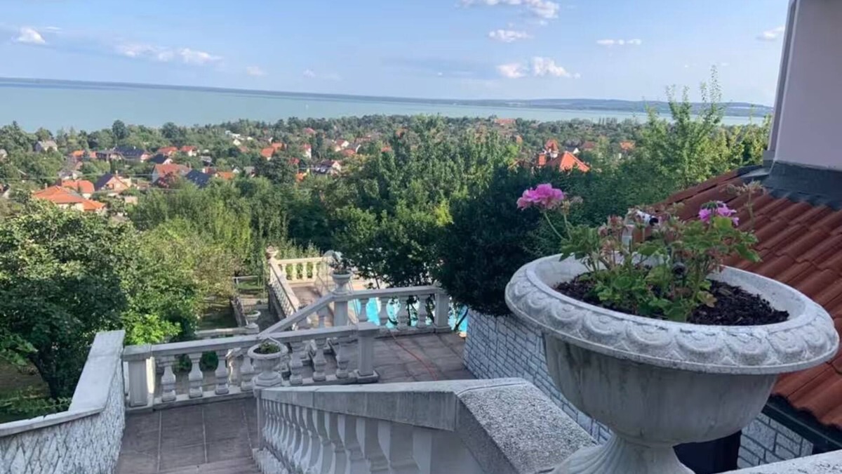 Balatongyorok Villa | Villa in a picturesque setting with a panoramic view of the lake Balaton