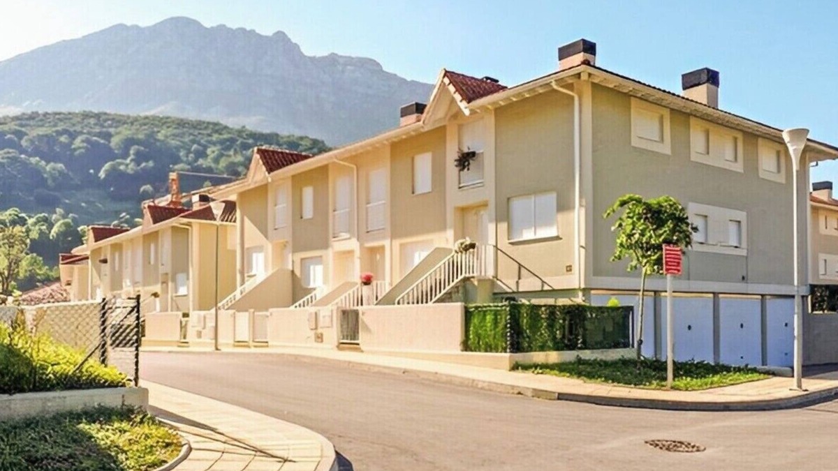 Arredondo House | Villa in Arredondo. Arredondo between rivers and mountains, 20 minutes from the beaches.