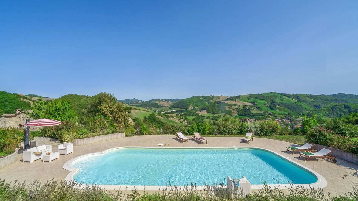 Belforte allʼIsauro Villa | Villa in Belforte near Sasso Simone Park