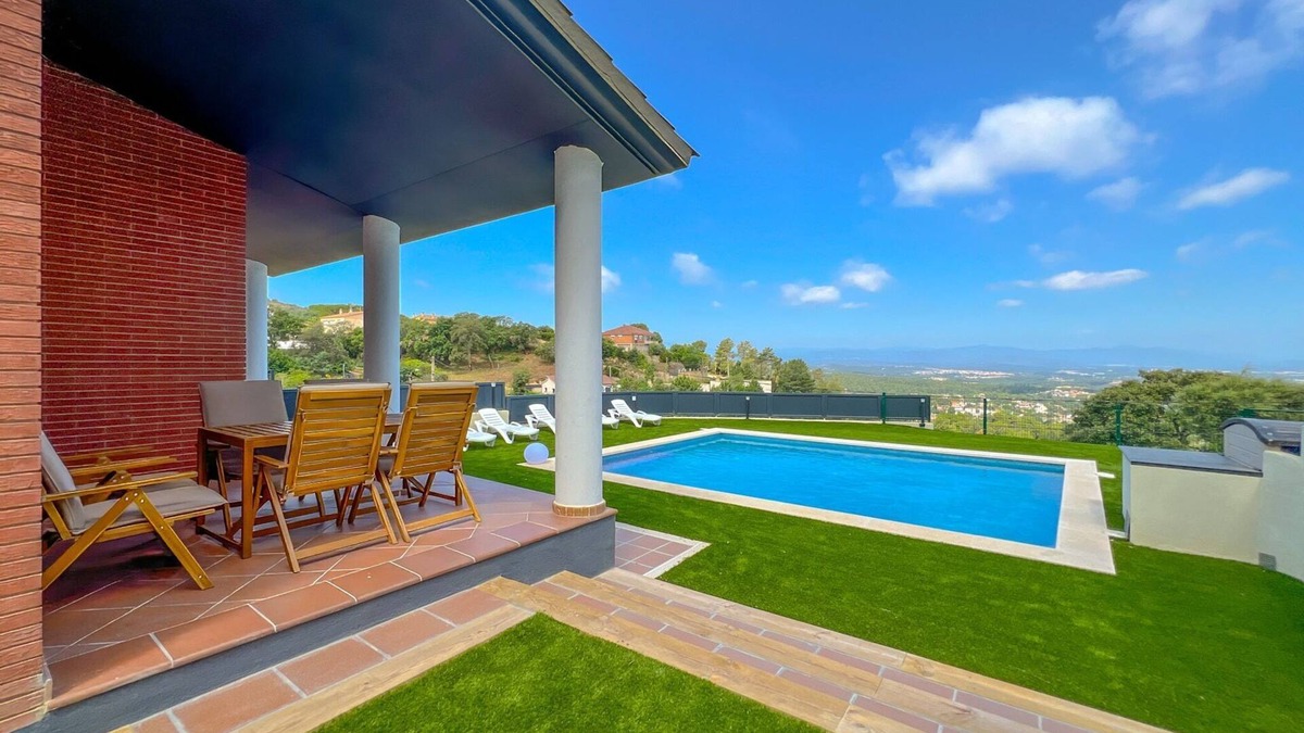 Mont Barbat Apartment | Villa in Costa Brava with Private Pool