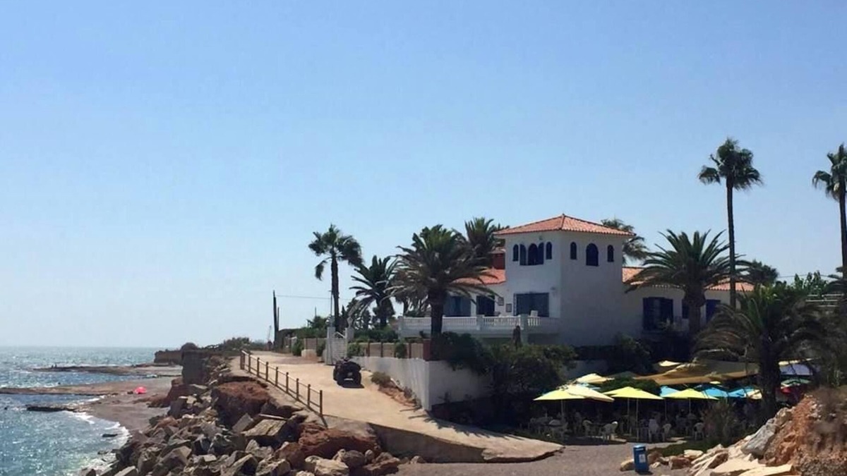 Vinaros Ski Chalet | Villa in Cala Puntal. walk to the beach