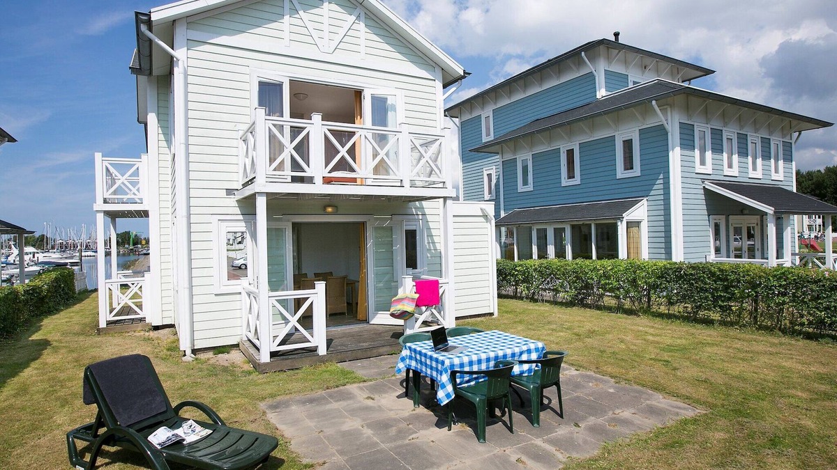 Municipality of Hellevoetsluis Villa | Villa in Cape Helius with Garden Terrace