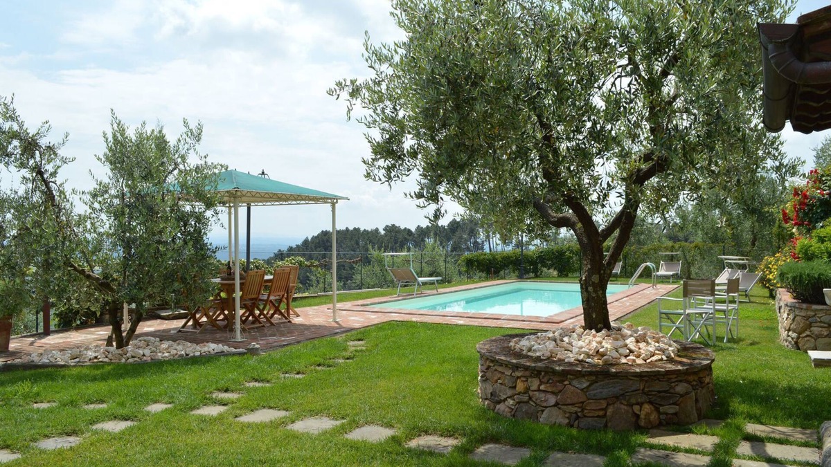 Cascine-La Croce Villa | Villa in Castelvecchio with 3 bedrooms sleeps 6