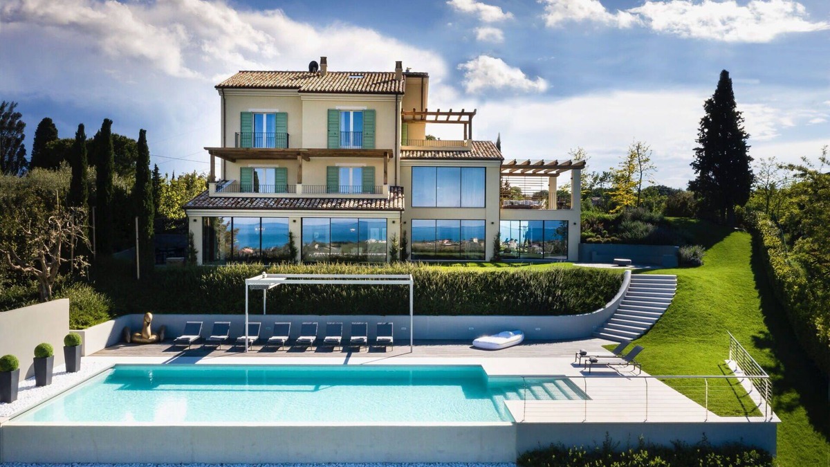Civitanova Alta Villa | Villa in Civitanova Alta with 6 bedrooms sleeps 12