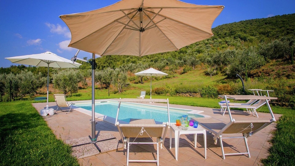 San Pietro a Cegliolo Villa | Villa in Cortona with Pool and Val di Chiana View