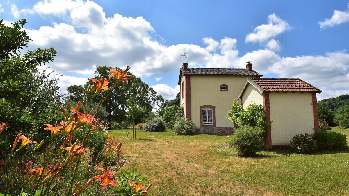 Crux-la-Ville House | Villa in Crux-la-Ville near Morvan Park